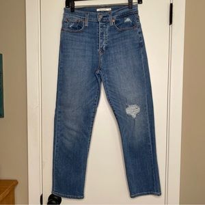 Levi’s Wedgie Straight distressed Size 27